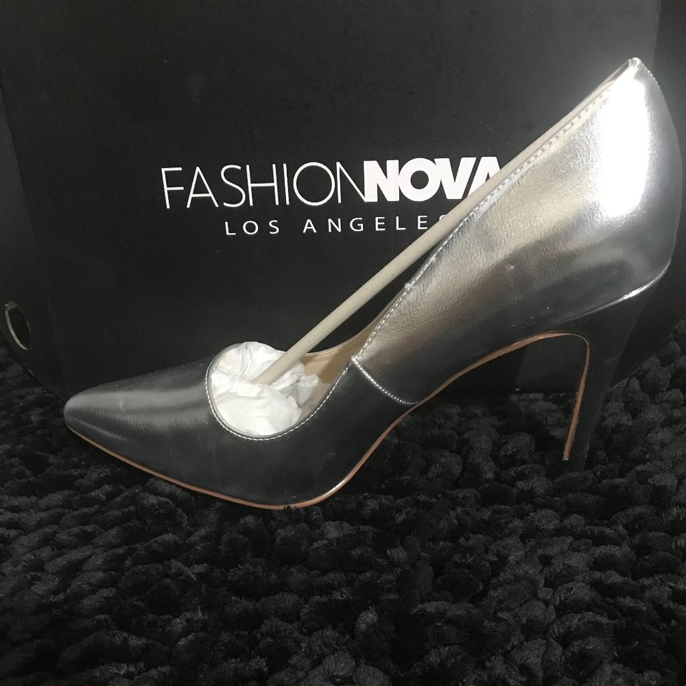 FASHION NOVA silver pump